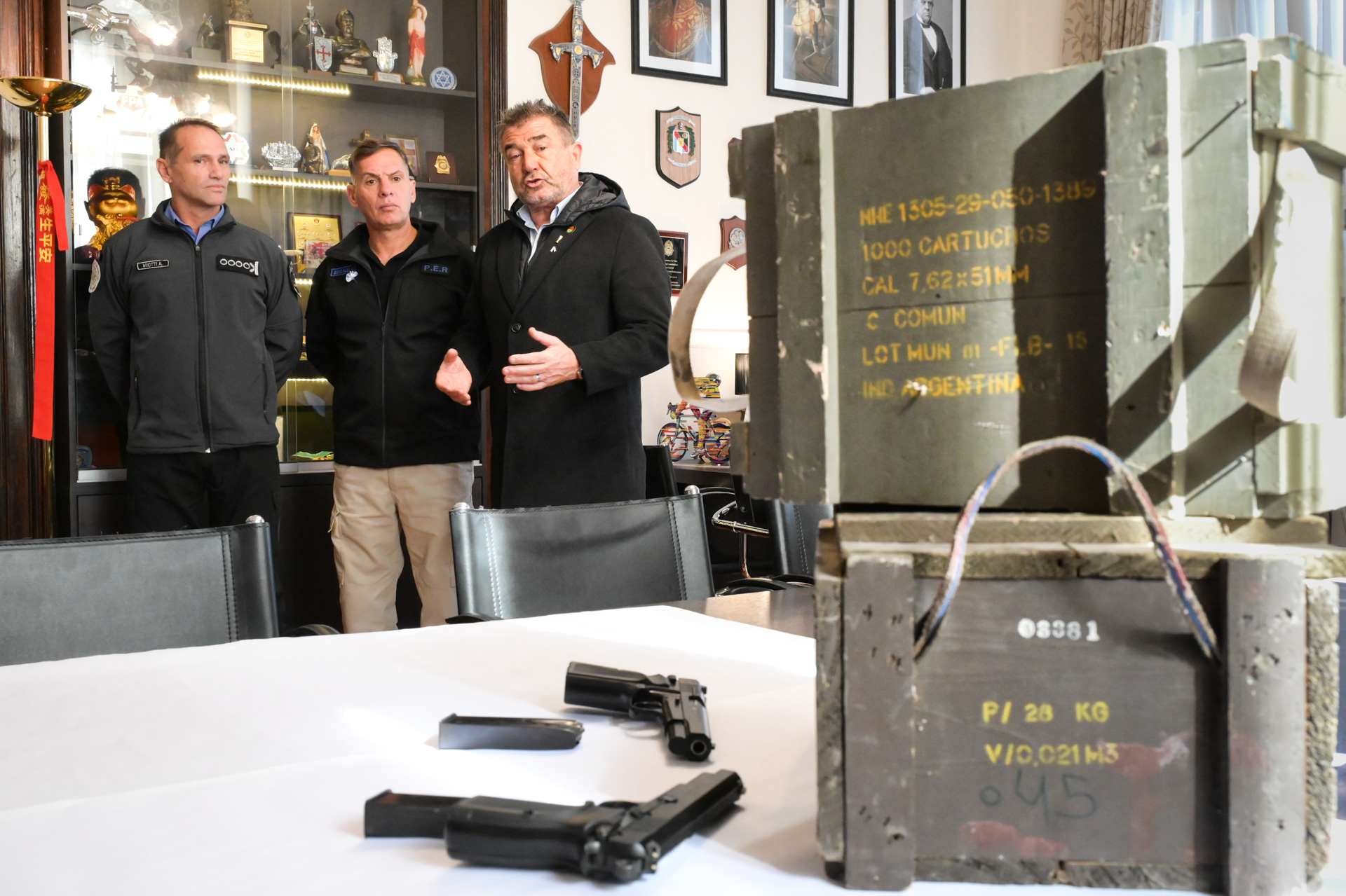 La Policía recibió 195 pistolas del Servicio Penitenciario